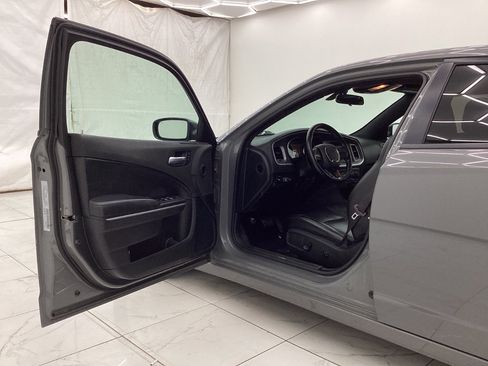 Used 2019 Dodge Charger SXT w/ Leather Interior Group image 16
