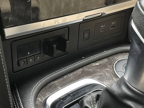 Used 2021 Nissan Armada Platinum w/ Captain's Chairs Package RWD image 21