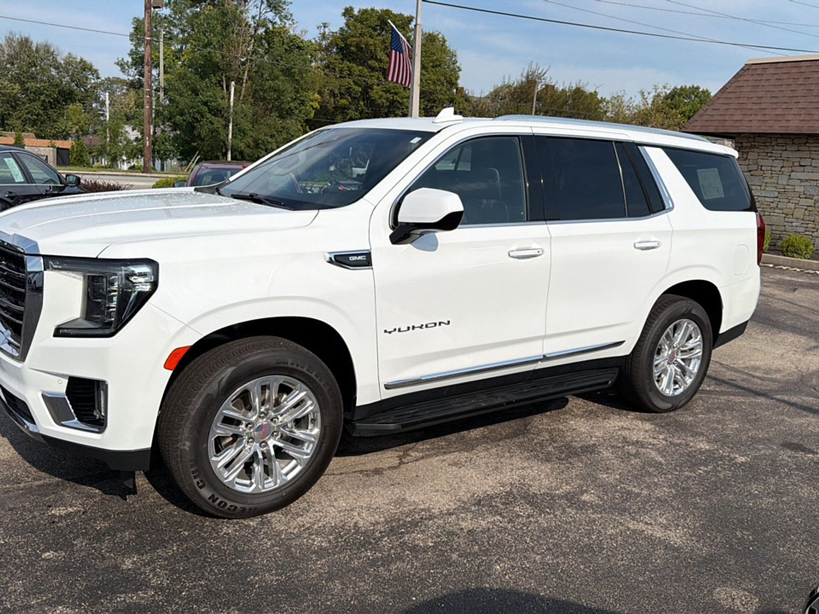 Used 2024 GMC Yukon SLT AWD/4WD image 4