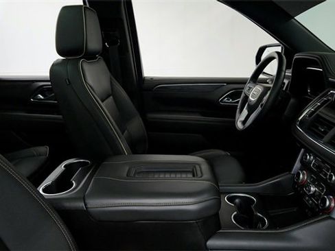 Used 2023 GMC Yukon SLT w/ SLT Luxury Package image 24
