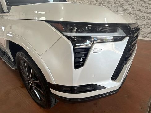 Used 2024 Lexus GX 550 w/ Cold Area Package AWD/4WD image 9
