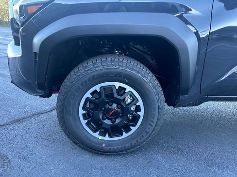 New 2025 Toyota Tacoma TRD Off-Road image 28