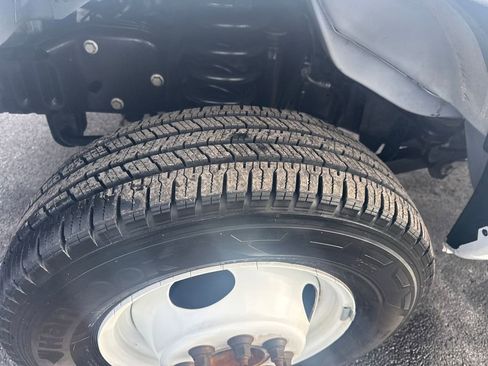 Used 2024 Ford E-450 and Econoline 450 Super Duty w/ Power Windows & Locks Group image 12