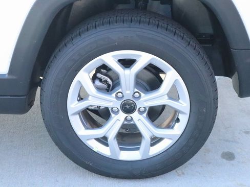 New 2026 Jeep Compass Latitude image 18