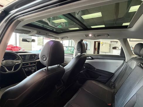 Used 2022 Volkswagen Taos SE w/ Panoramic Sunroof Package image 28