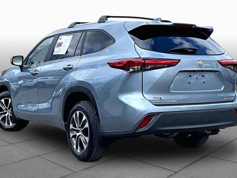 Used 2023 Toyota Highlander XLE image 12