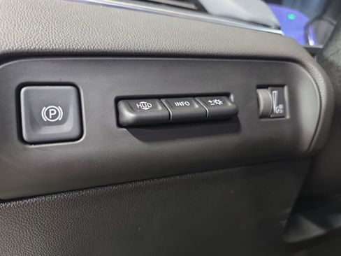 Used 2022 Buick Enclave Premium AWD/4WD image 24