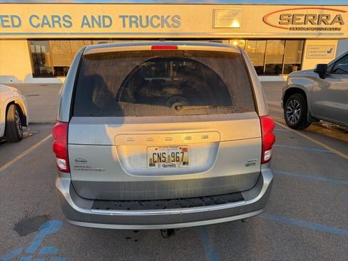 Used 2016 Dodge Grand Caravan SXT image 4