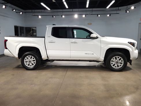 Certified 2024 Toyota Tacoma SR5 image 8