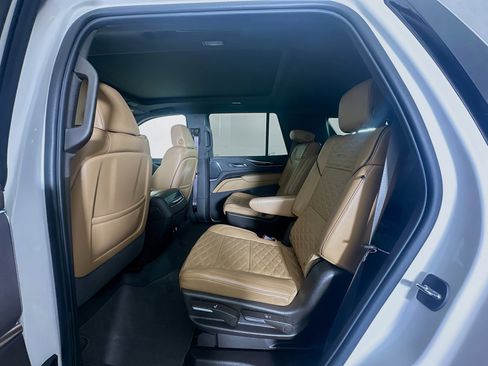 Used 2022 Cadillac Escalade Premium Luxury w/ Performance Package image 30