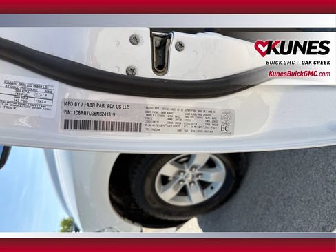 Used 2022 RAM 1500 Classic SLT AWD/4WD image 40