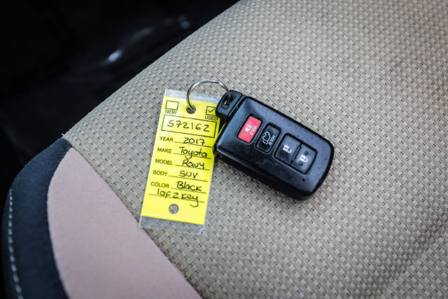 Used 2017 Toyota RAV4 XLE AWD/4WD image 68
