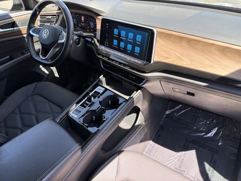 Used 2025 Volkswagen Atlas SE FWD image 23