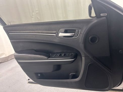 Used 2018 Chrysler 300 Limited w/ Safetytec Plus Group image 25