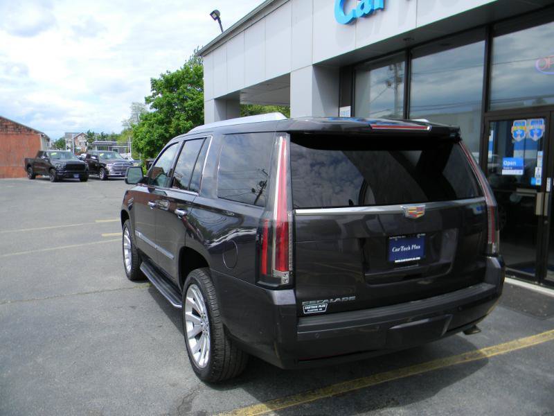 Used 2017 Cadillac Escalade Premium Luxury AWD/4WD image 8