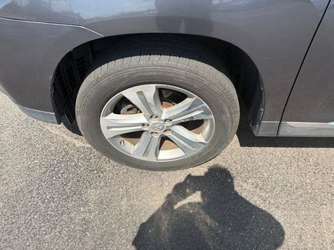 Used 2012 Toyota Highlander Limited w/ Tow Pkg AWD/4WD image 11