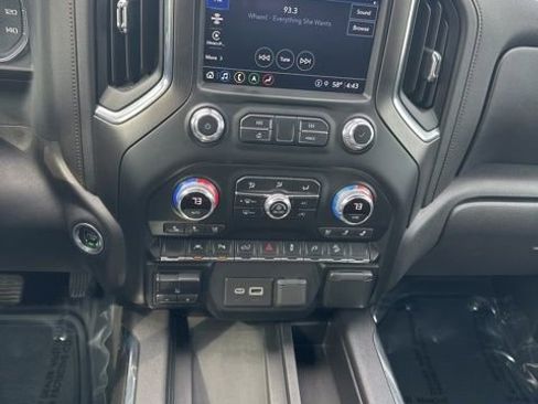 Used 2022 GMC Sierra 1500 AT4 w/ AT4 Premium Package image 25