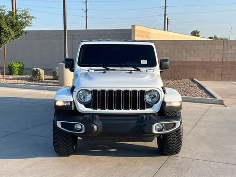 Used 2024 Jeep Gladiator Sport AWD/4WD image 4