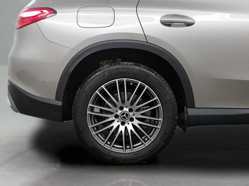 Used 2024 Mercedes-Benz GLC 300 4MATIC image 38