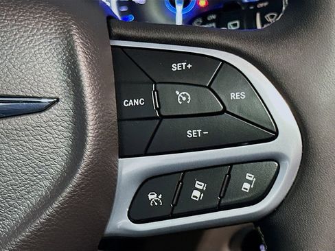 Certified 2024 Chrysler Pacifica Touring-L FWD image 32
