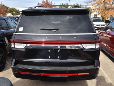 Certified 2024 Lincoln Navigator Reserve image 8