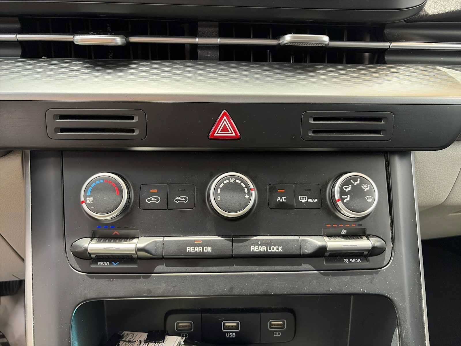 Used 2024 Kia Carnival LX FWD image 16