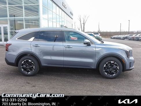 Certified 2025 Kia Sorento S w/ Panoramic Sunroof Package image 6