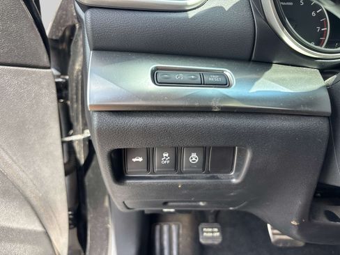 Used 2016 Nissan Maxima SR FWD image 13