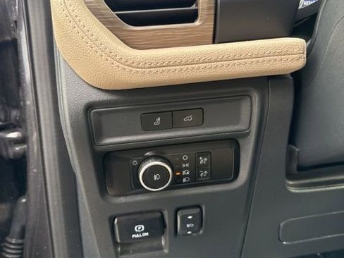 Used 2024 Ford Expedition Limited image 23