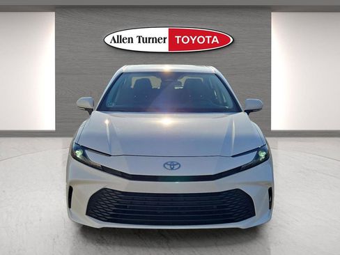 Used 2025 Toyota Camry LE FWD image 4