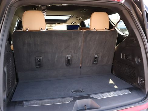 Used 2023 Chevrolet Tahoe Premier AWD/4WD image 30
