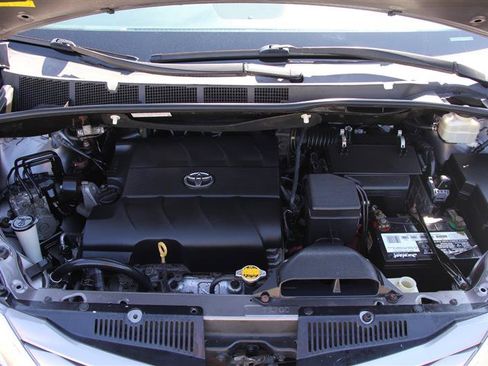 Used 2016 Toyota Sienna XLE w/ XLE Navigation Package FWD image 10
