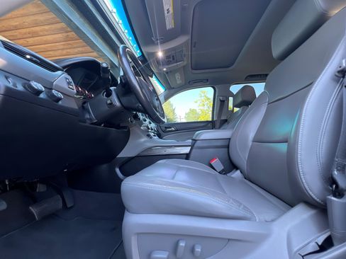 Used 2020 Chevrolet Suburban LT w/ Luxury Package image 29