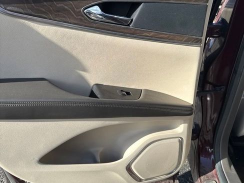 Used 2017 Lincoln MKX Select w/ Select Plus Package FWD image 10