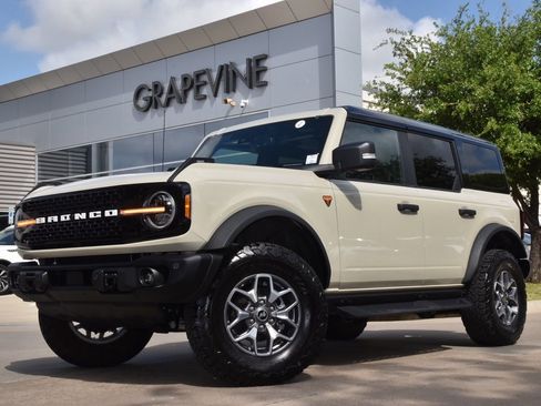 Certified 2025 Ford Bronco Badlands AWD/4WD image 2
