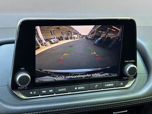 Used 2023 Nissan Rogue S image 16