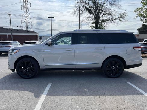 Certified 2023 Lincoln Navigator L Reserve AWD/4WD image 6