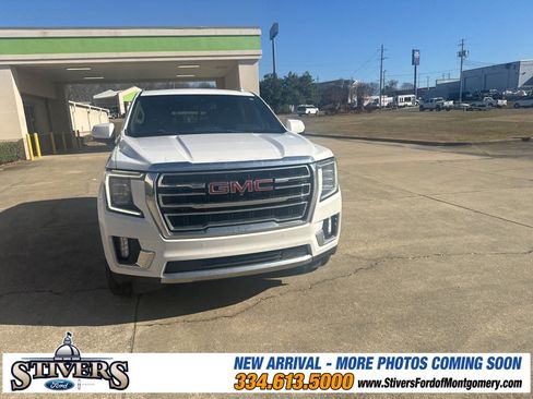 Used 2021 GMC Yukon SLT w/ SLT Luxury Plus Package image 3