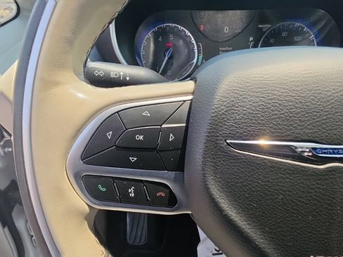 Used 2020 Chrysler Pacifica Limited FWD image 18