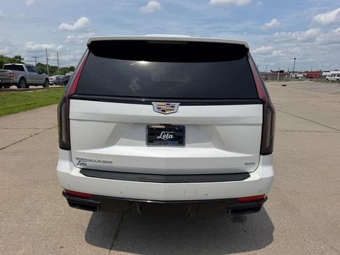 Used 2021 Cadillac Escalade Sport w/ Driver Assist Tech Package AWD/4WD image 4