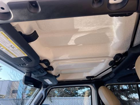 Used 2018 Jeep Wrangler Unlimited Sahara image 22