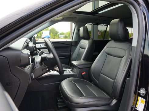 Used 2024 Ford Explorer Limited w/ Limited Technology Package AWD/4WD image 14