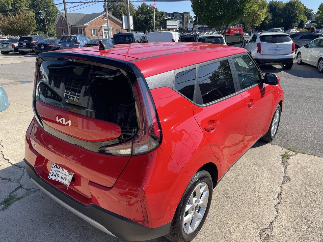 Used 2025 Kia Soul LX w/ LX Technology Package FWD image 32