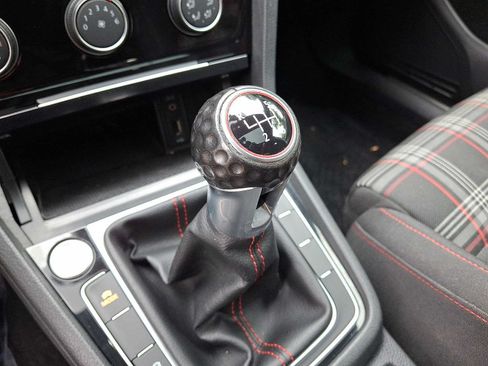 Used 2018 Volkswagen GTI SE FWD image 18