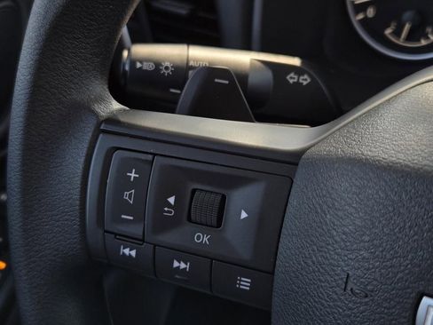 Used 2025 Nissan Rogue S image 25