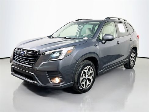 Used 2022 Subaru Forester Premium image 3