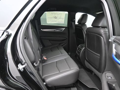 New 2025 Cadillac XT5 Luxury image 12