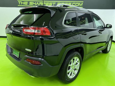 Used 2017 Jeep Cherokee Latitude w/ Comfort & Sound Group AWD/4WD image 9
