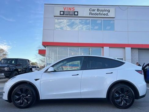 Used 2024 Tesla Model Y Long Range image 14