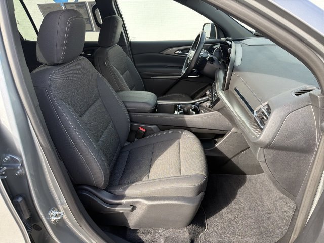 Used 2025 Chevrolet Traverse LT w/ Driver Confidence Package FWD image 34
